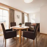 Almhof Apartment