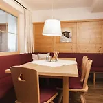 Almhof Apartment
