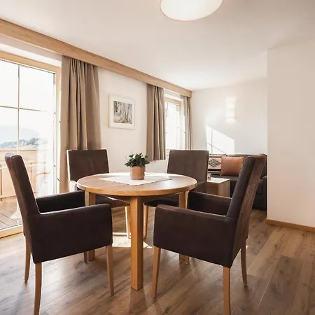 Almhof Apartamento