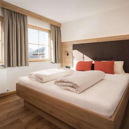 Almhof Apartment *